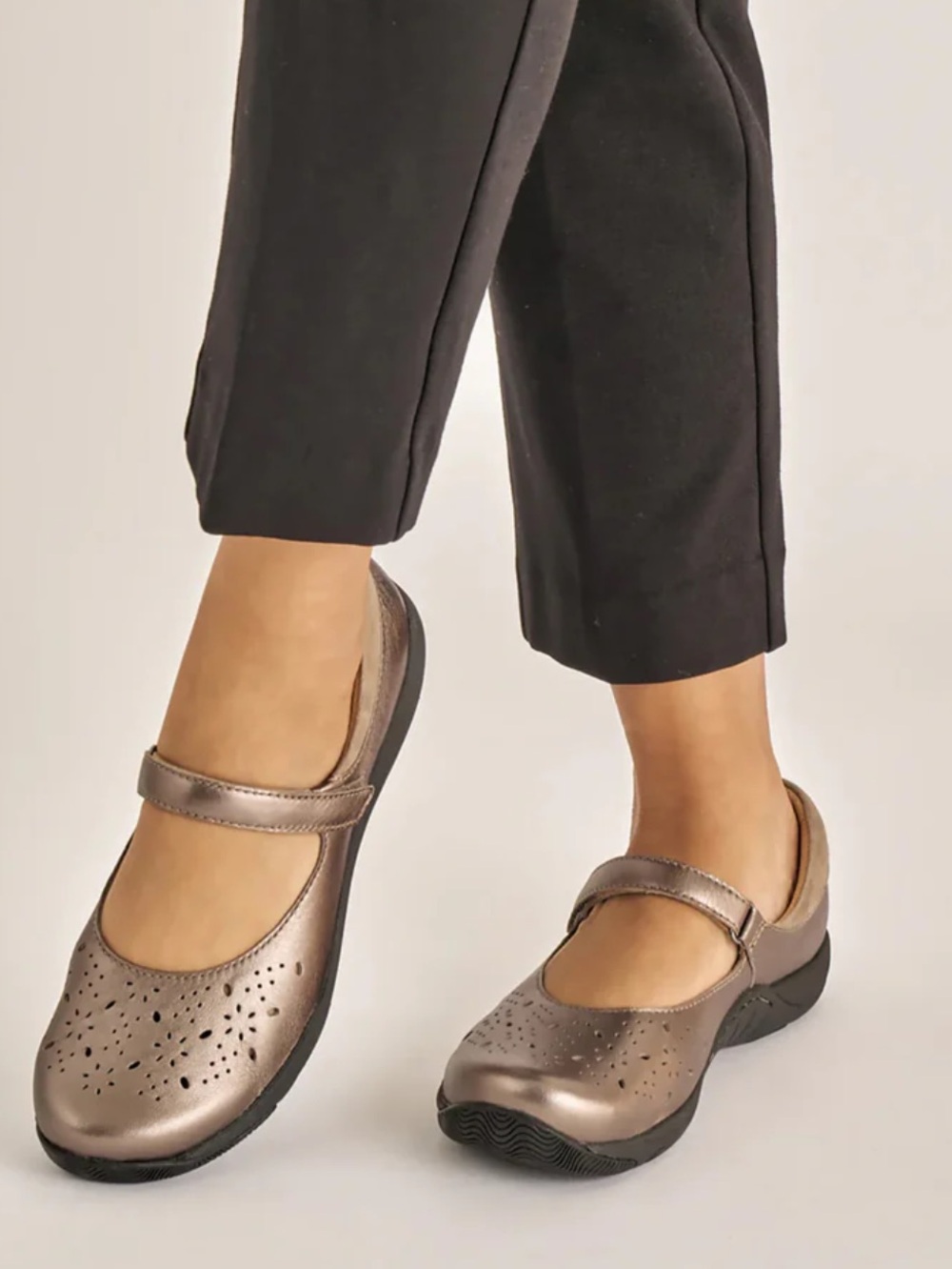 Dansko Stacy Mary Jane Flats, size EU38/US7.5, Pewter, Great condition